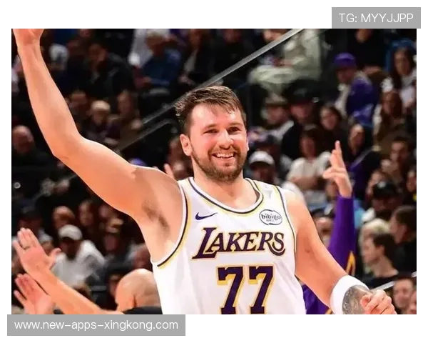 湖人暂停归来上死亡五小 拉拉维亚反击暴扣东契奇以一敌二，lal湖人